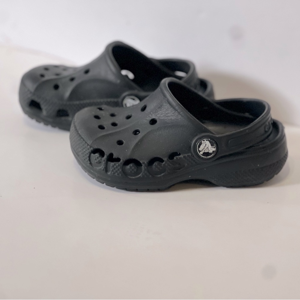 Crocs Toddler Baya Black size 6 (C8 in Crocs language)